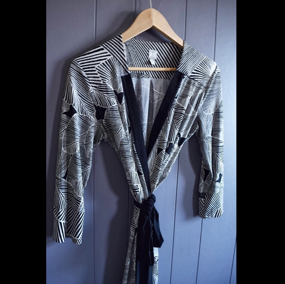 TRISTAN - Made in Canada. Leaf Botanical Print Graphic Wrap Dress - Picture 4 of 4